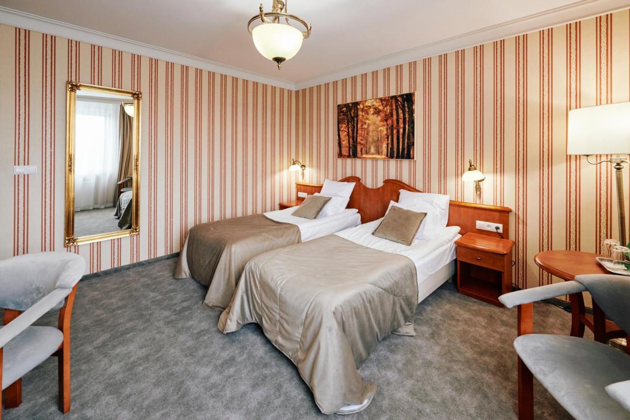 Bialy Dom Henlex Hotel Restauracja Poznaň Exteriér fotografie