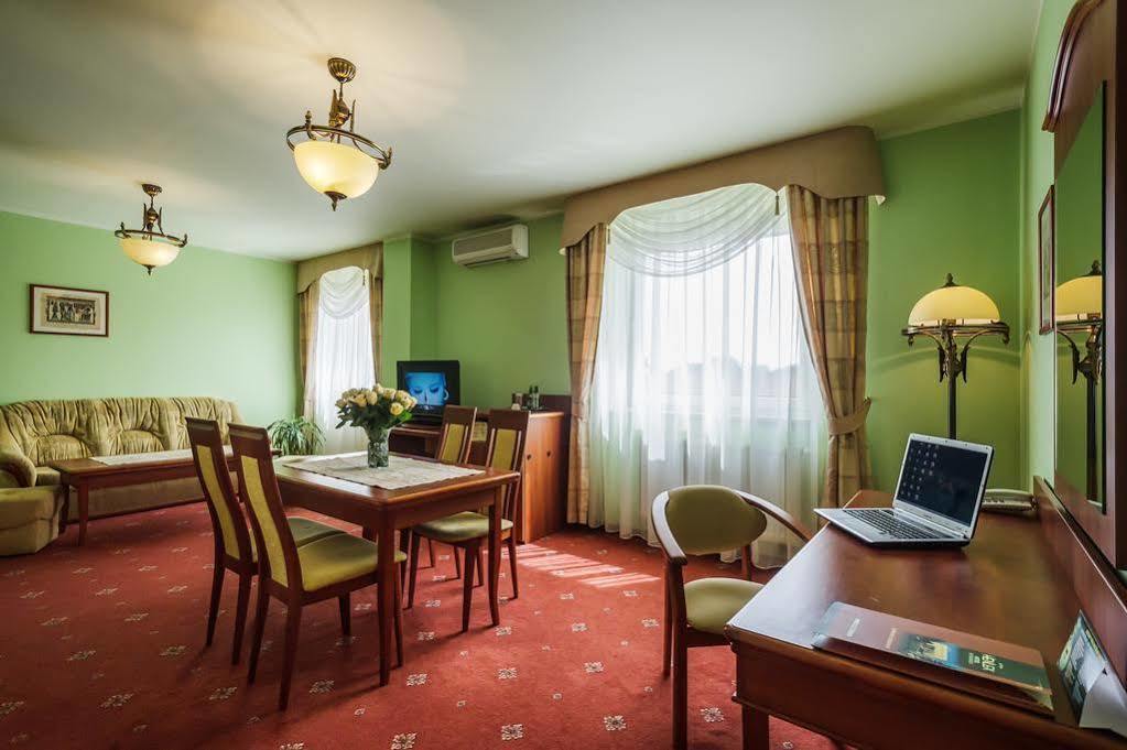 Bialy Dom Henlex Hotel Restauracja Poznaň Exteriér fotografie