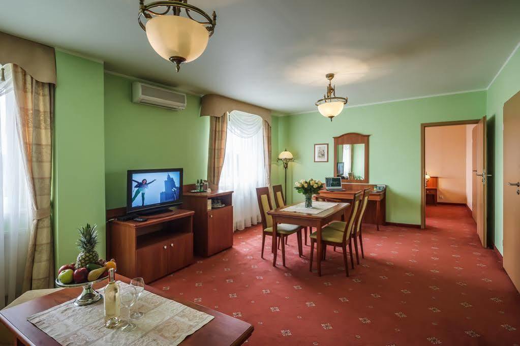 Bialy Dom Henlex Hotel Restauracja Poznaň Exteriér fotografie